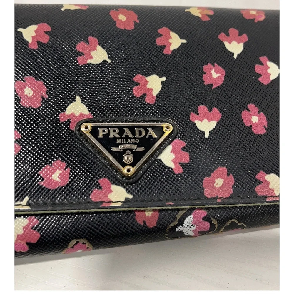 Prada Women's Floral Saffiano leather Black Wallet‎